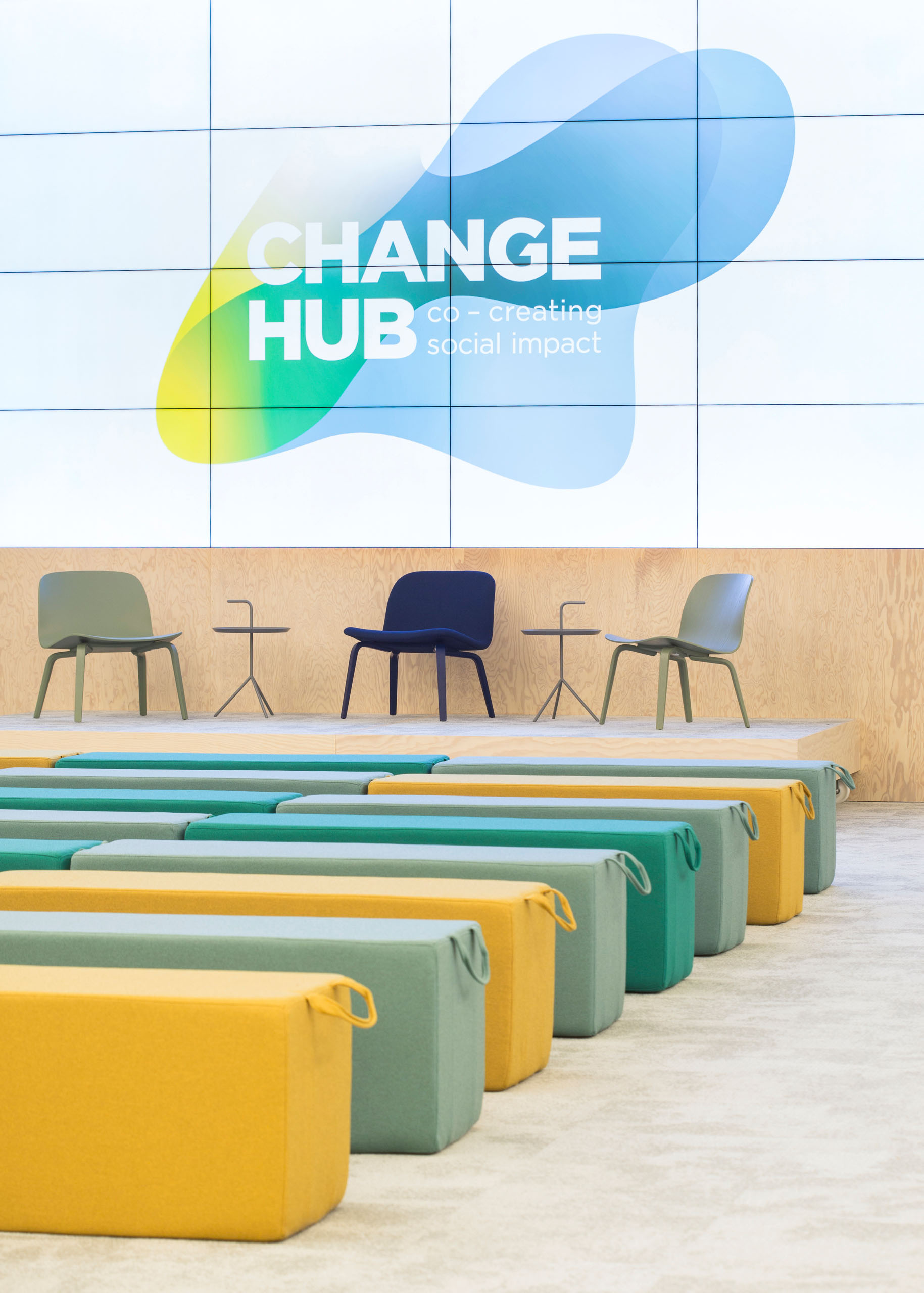 change-hub-open-space-portrait-01