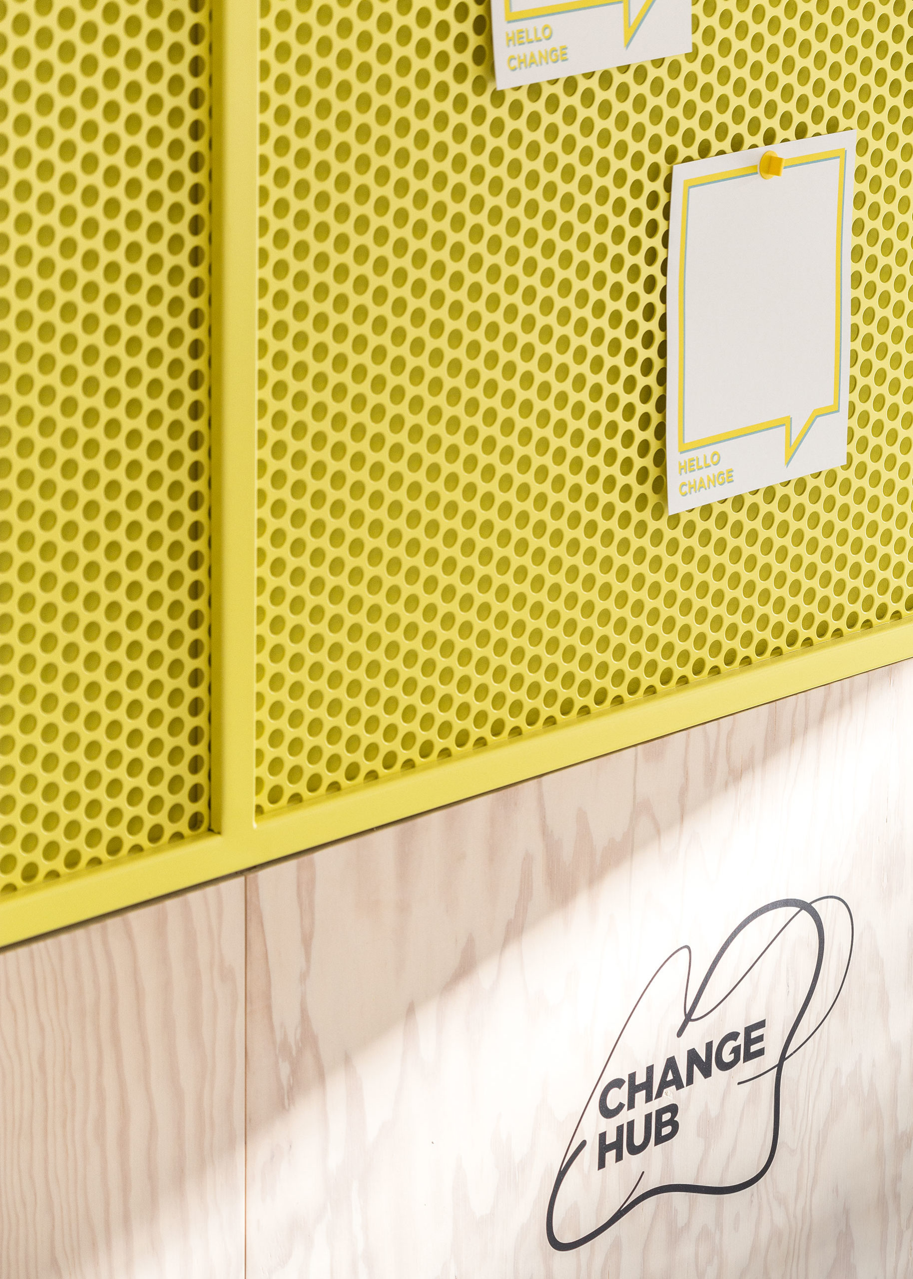 changeHub_foyer_portrait